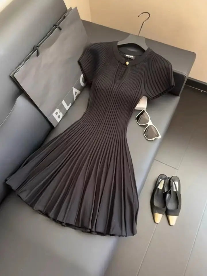 New Black Knitted Dress Fashionable Elegant Style Exuding A Goddess-like Charm Slimming Form-fitting Dress with A Cinched Waist