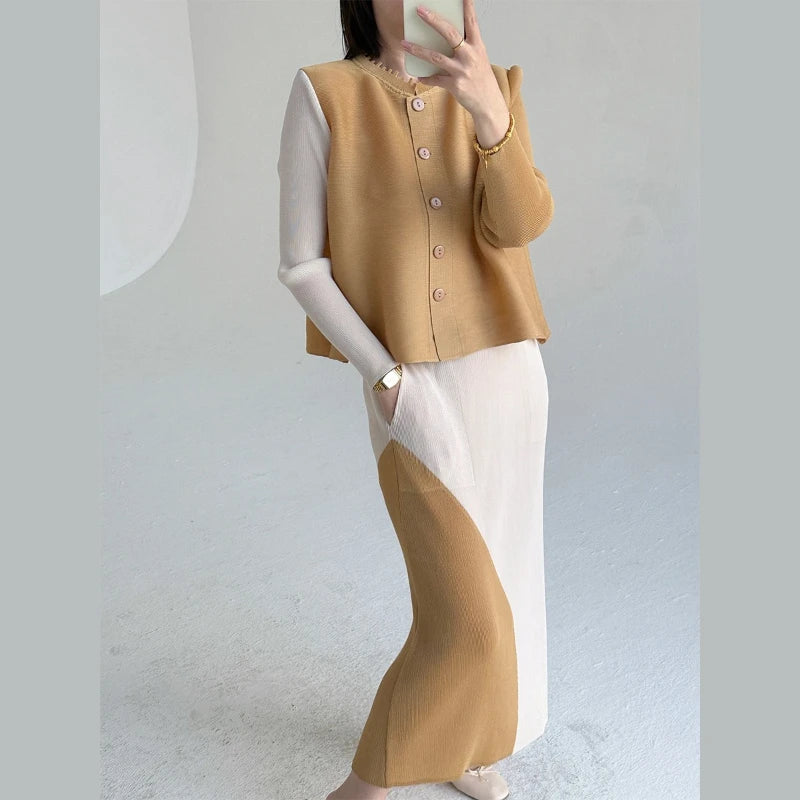 Khaki Beige Pleated Crew Neck Button Vest & Pleated Color Block Skirt Set Drapey Co-ord Set Minimalist Chic Trendy Daily 2026 Ürün ana görseli