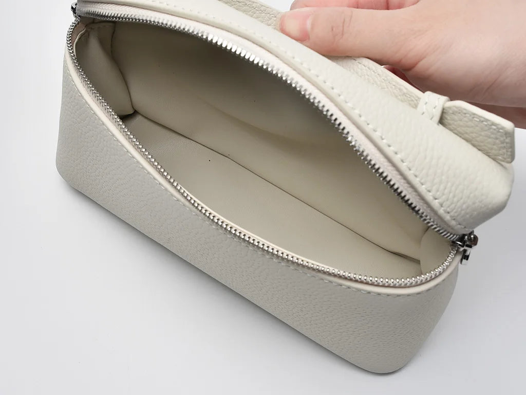 ew genuine leather LP19 mobile phone handbag for women. Exclusive to women, with a luxurious design and compact and exquisite ap