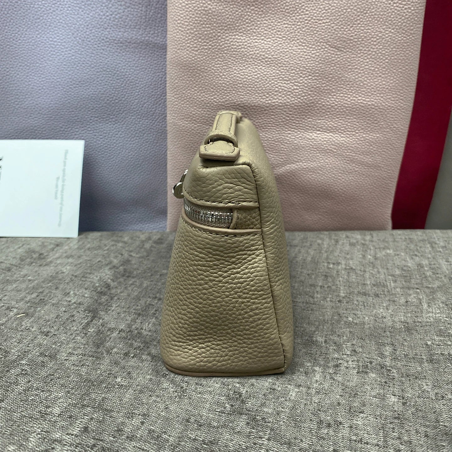 ew genuine leather LP19 mobile phone handbag for women. Exclusive to women, with a luxurious design and compact and exquisite ap