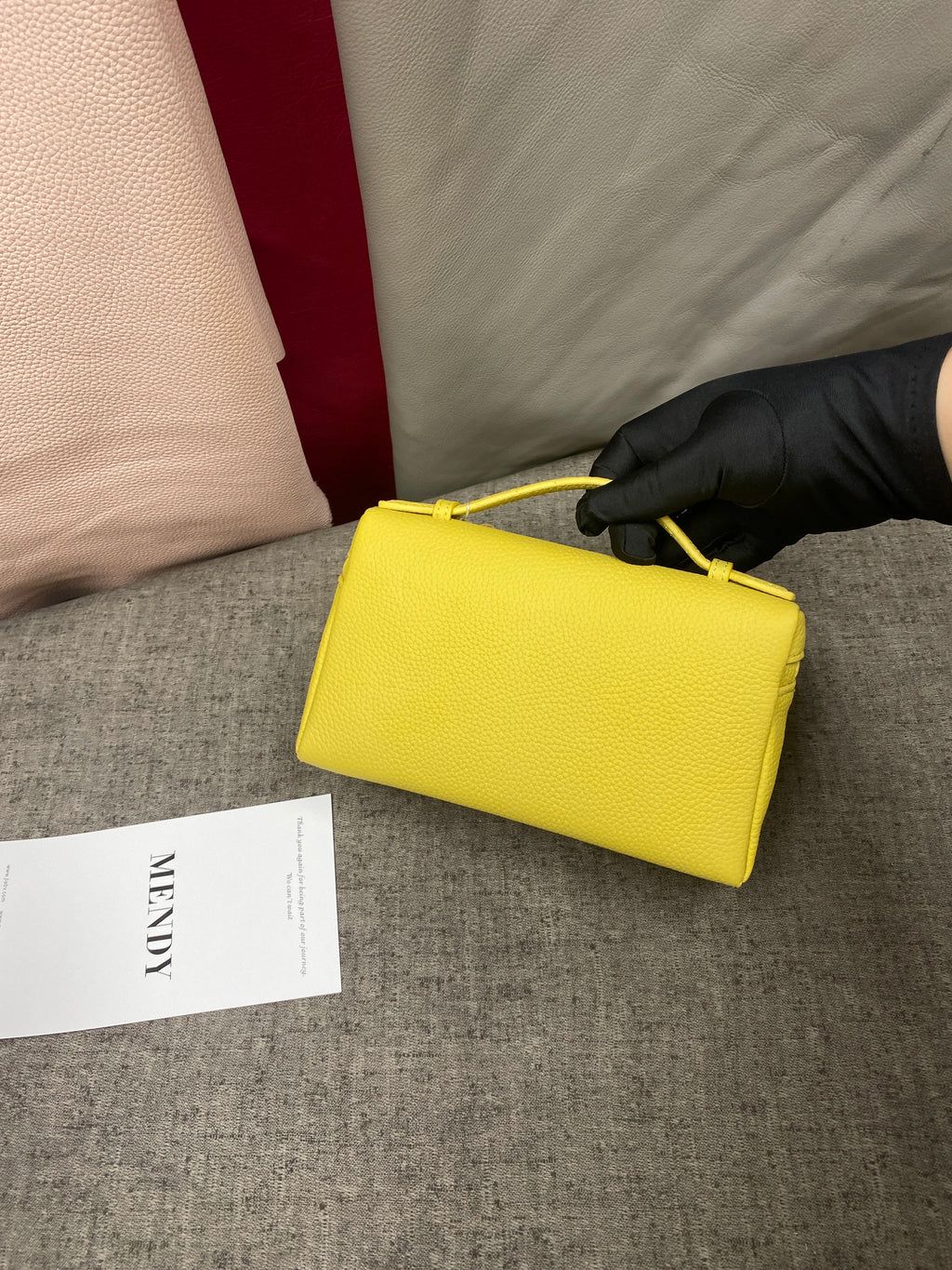 ew genuine leather LP19 mobile phone handbag for women. Exclusive to women, with a luxurious design and compact and exquisite ap