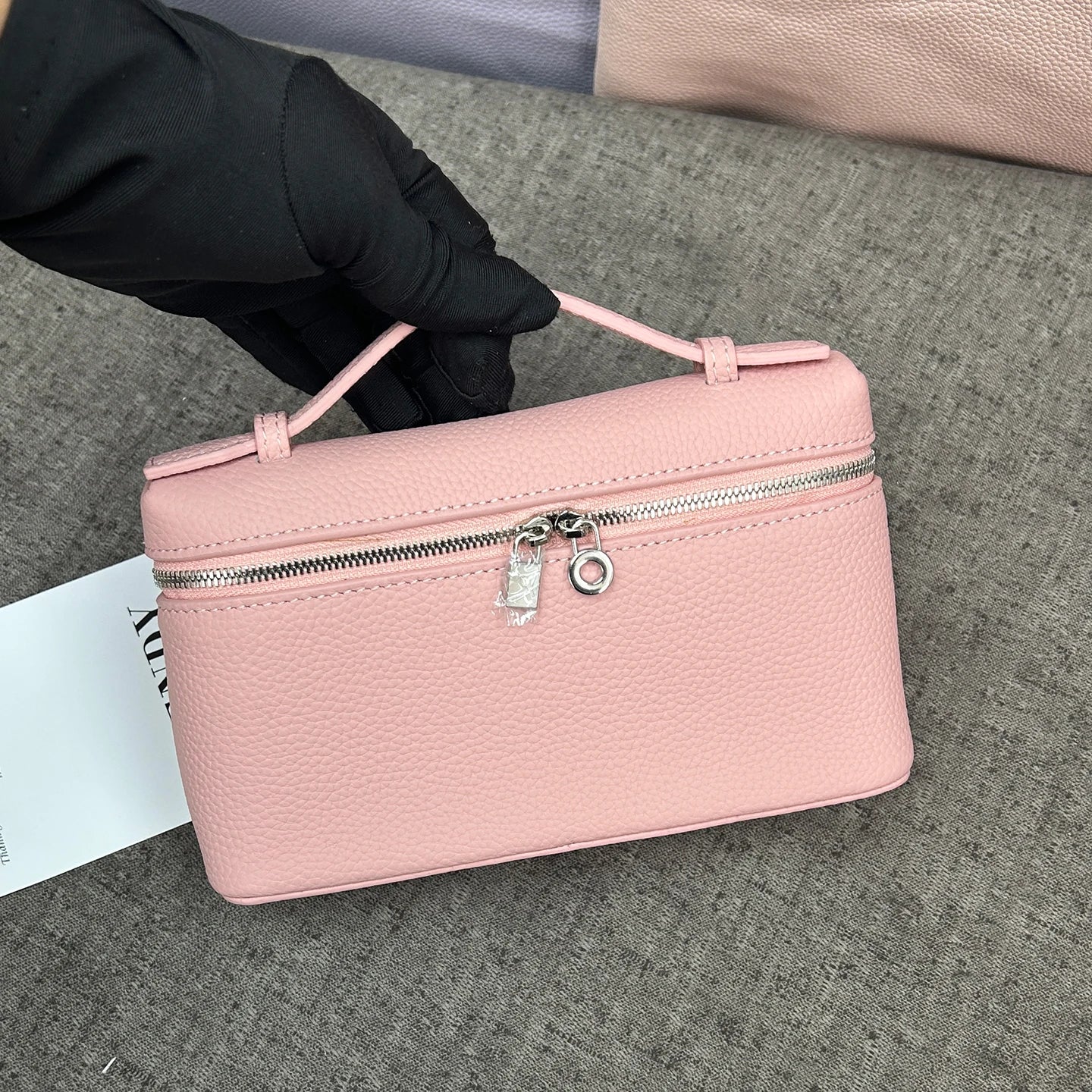 ew genuine leather LP19 mobile phone handbag for women. Exclusive to women, with a luxurious design and compact and exquisite ap Ürün ana görseli