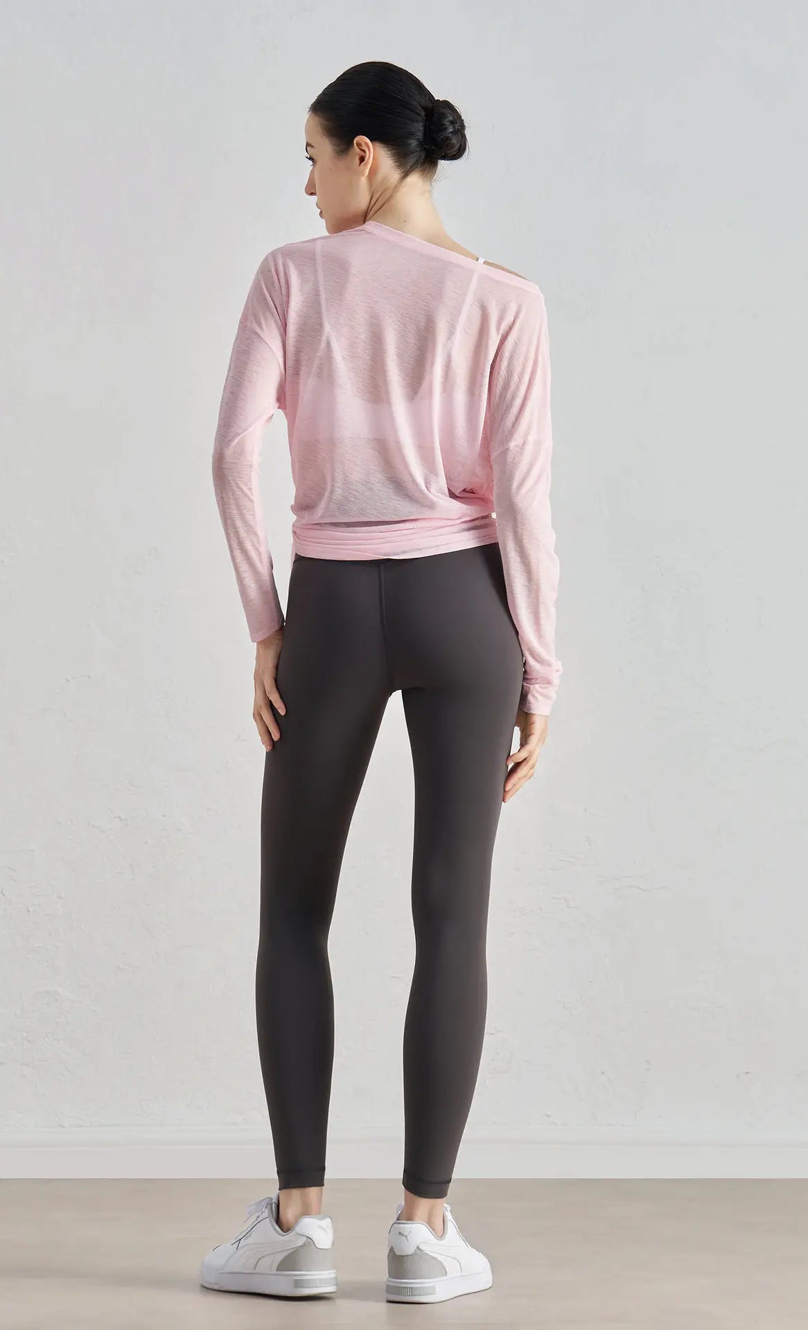 Breathable Long Sleeve Yoga Cover up Lightweight Quick Dry Running Top for Women Loose Fit Simple Sport Fitness Outdoor Leisure