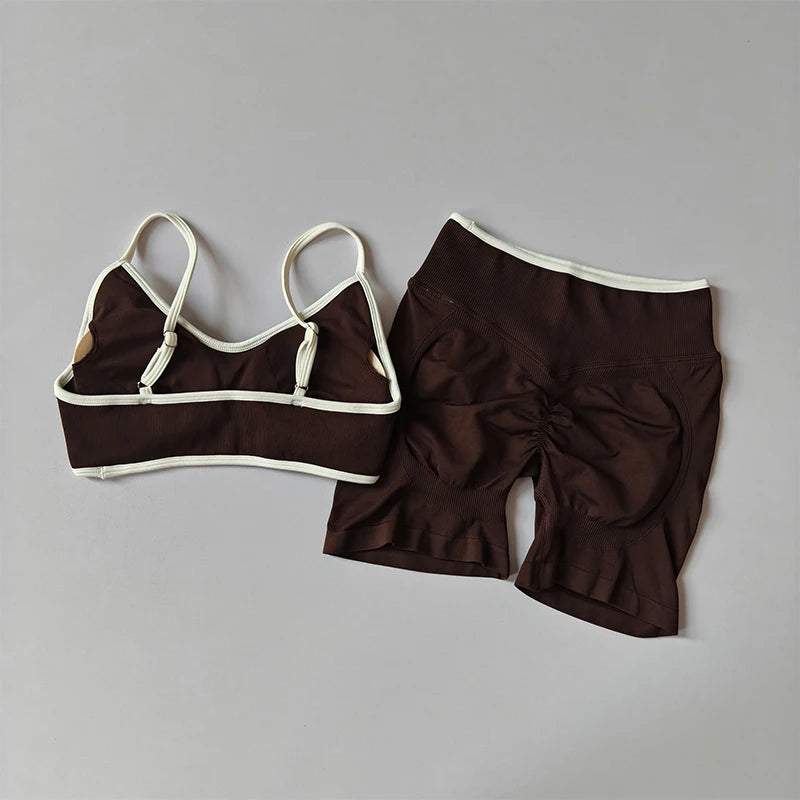 2PCS Yoga Suit Seamless with Chest Pad Tight Sports Bras and High Waist Shorts Outside Wear Running Exercise Fitness Yoga Set