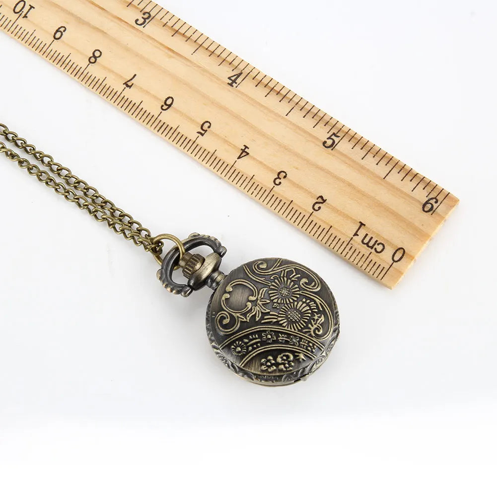 Fashion Vintage Relief Horse Pocket Watch On Chain Vintage watches Quartz Alloy Necklace Pendant Clock Gifts for women