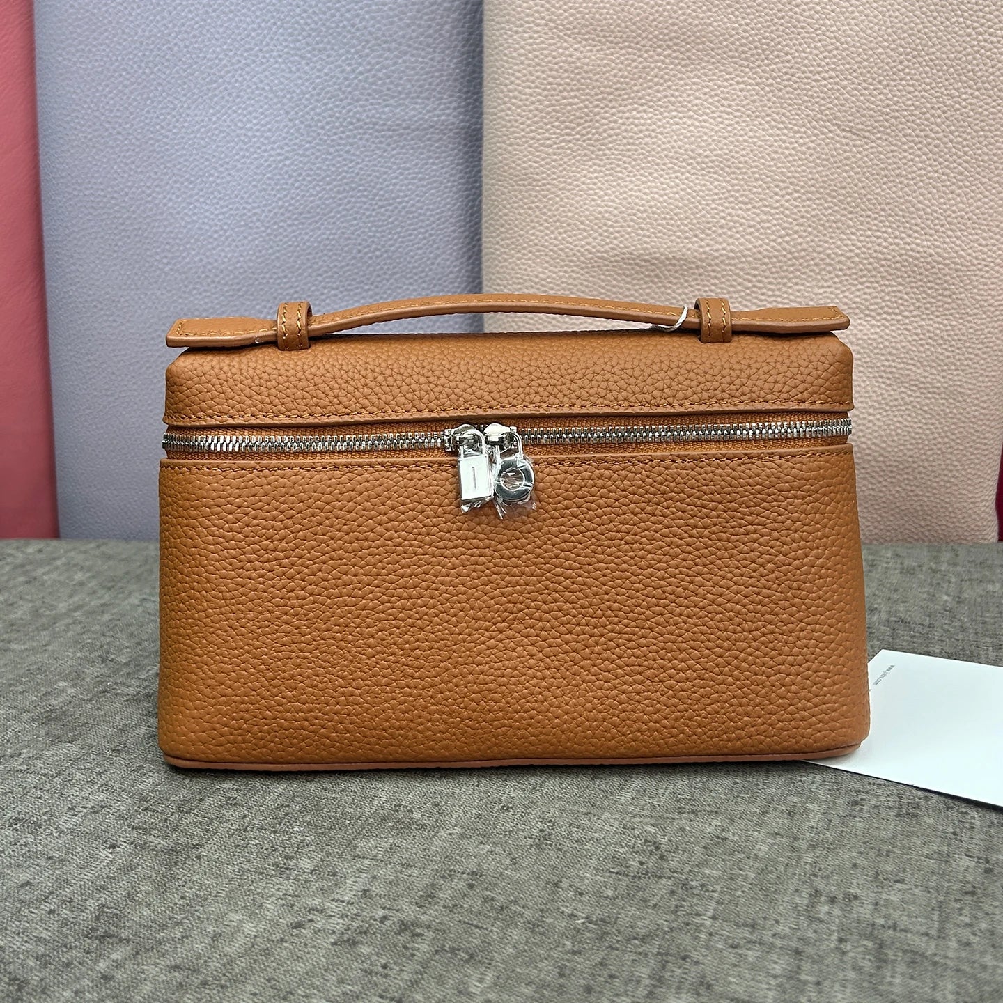 ew genuine leather LP19 mobile phone handbag for women. Exclusive to women, with a luxurious design and compact and exquisite ap