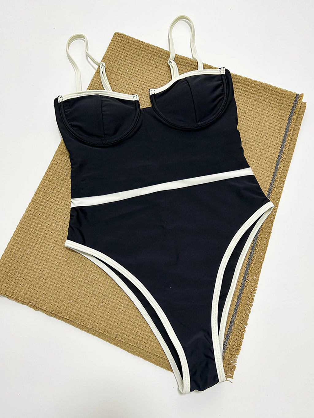 2024 New Black And White Contrast Color One Piece Swimsuit For Women Push Up Swimwear Bodysuit Monokini Bathing Suit Beachwear
