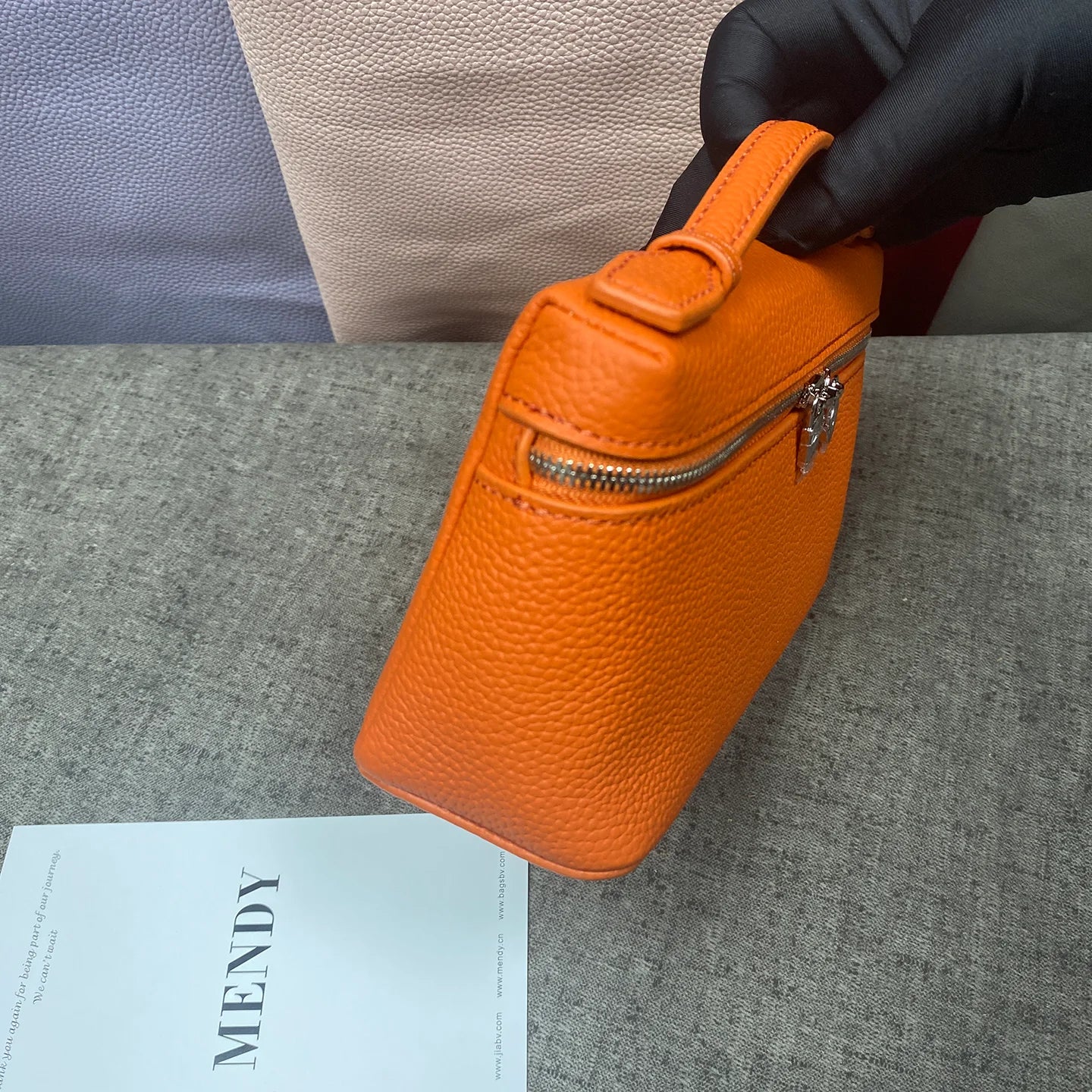 ew genuine leather LP19 mobile phone handbag for women. Exclusive to women, with a luxurious design and compact and exquisite ap