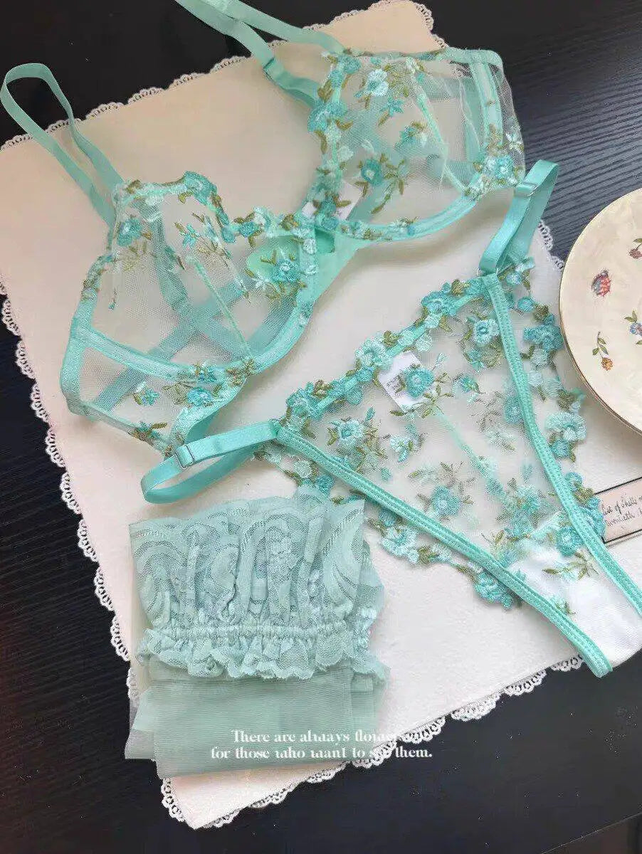 European Women Alluring Sheer Lace Embroidery Underwire Bra, Big Bust Support Minimize Anti‑Sagging Soft Lingerie S‑XL  Bra Set